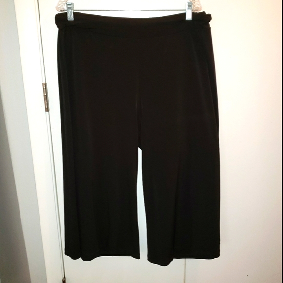 Carole Little Pants - Carole Little woman 2X black jersey gaucho crop